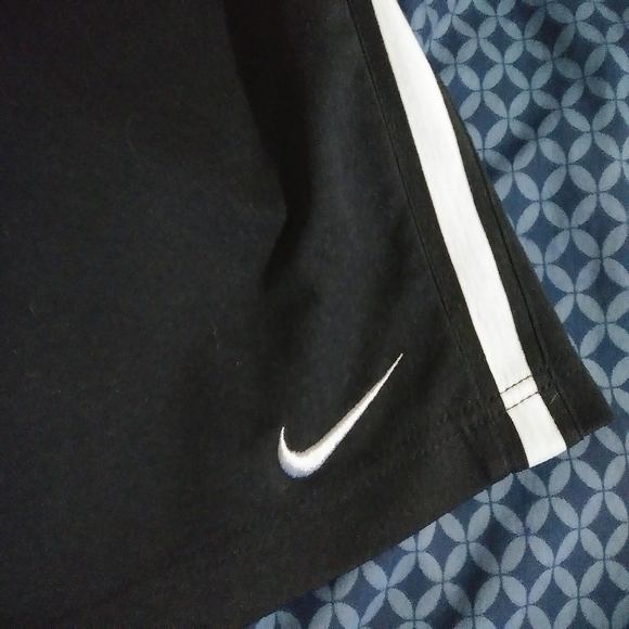 Nike Large Black Athletic Shorts! - Picture 2 of 4